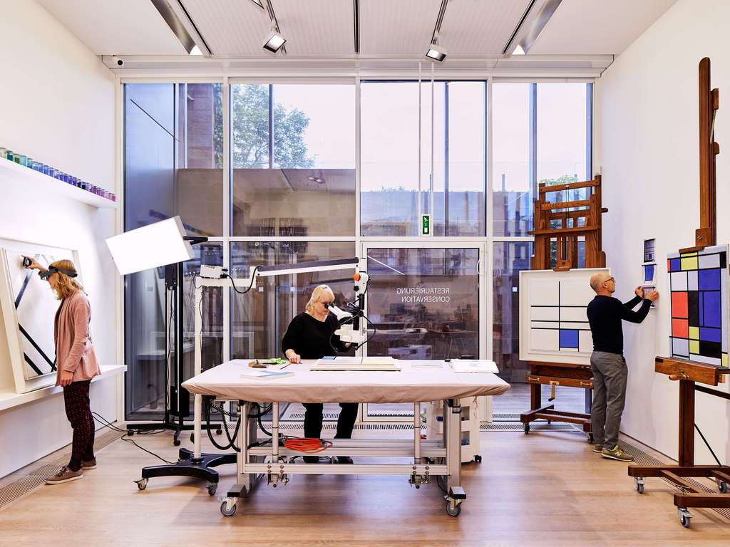 Restauration of Piet Mondrian art at the Fondation Beyeler